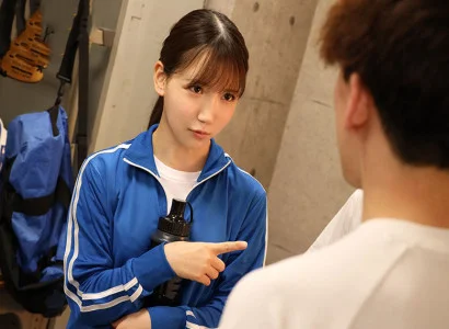 một cô gái xinh đang sinh hoạt câu lạc bộ bóng đá quan hệ tình dục với cô gái xinh theo nhóm