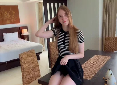 Khách du lịch nam lân la gạ tình lễ tân
