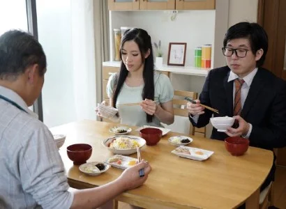 Con dâu đang nứng banh vùng kín cho bố chồng thỏa mãn nhu cầu